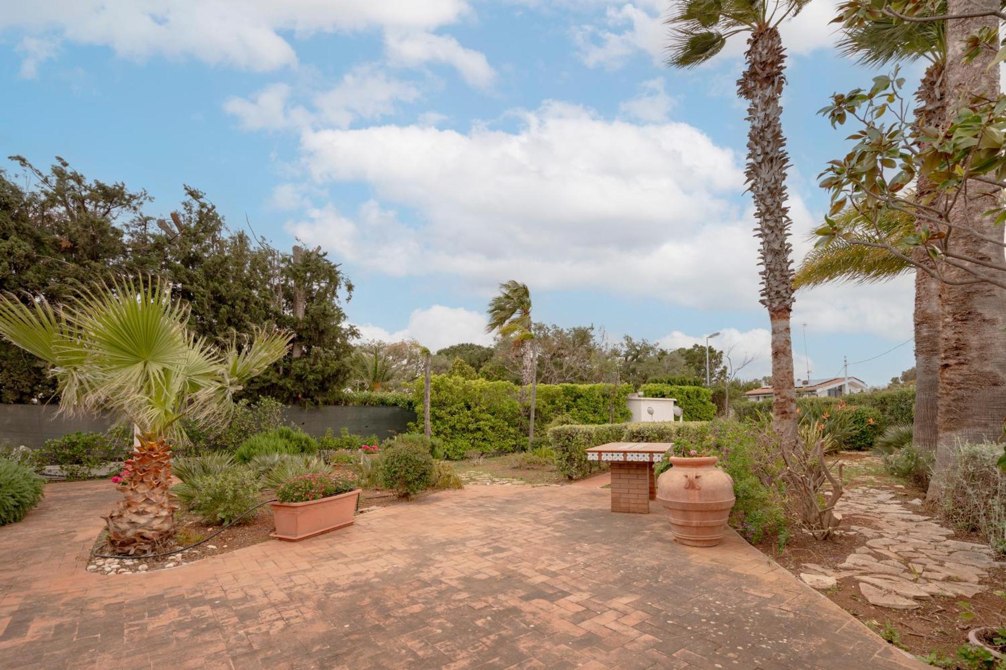 Apartment Guesthost - Near The Sea With Garden & Parking *